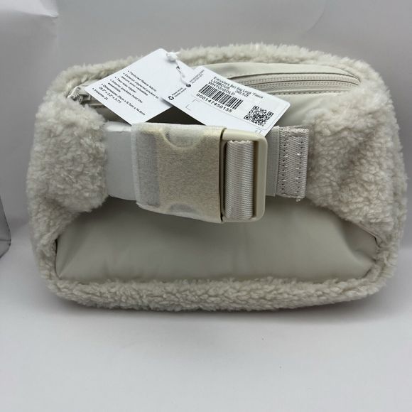 Lululemon Everywhere Fleece Belt Bag - Natural Ivory/Trench 2L New w/tag - Picture 4 of 12